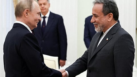 As Peace Talks Stall Iran FM Heads to Meet Putin