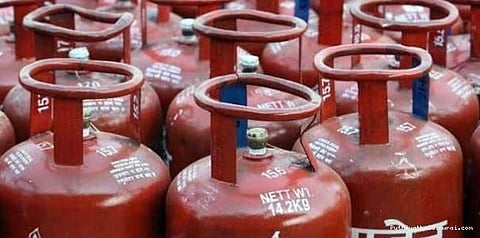 சமையல் எரிவாயு சிலிண்டருக்கு புதிய சலுகை.. ஆன்லைனில் புக் செய்தால் ரூ 5 தள்ளுபடி