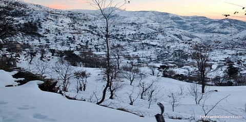 காஷ்மீரில் பனிப்பொழிவு....சுற்றுலா பயணிகள் மகிழ்ச்சி