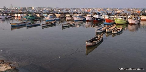 தமிழக மீனவர்கள் 10 பேர் சிறைபிடிப்பு