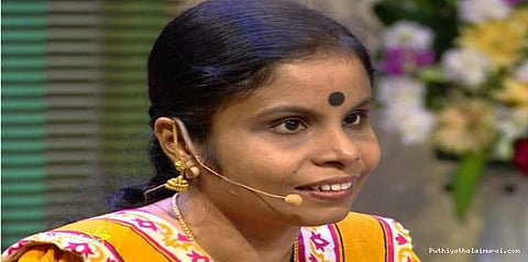 பாடகி வைக்கம் விஜயலட்சுமிக்கு கடவுள் அளித்த திருமண பரிசு கண் பார்வை...!