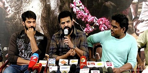 மத்திய அரசின் அச்சுறுத்தலுக்கு தமிழக அரசு அஞ்ச வேண்டியதில்லை: இயக்குனர் அமீர் கருத்து