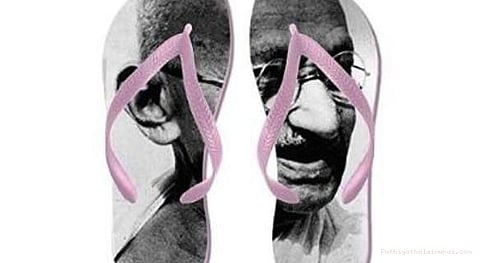 மகாத்மா காந்தி படத்துடன் காலணிகள்... அடுத்த சர்ச்சையில் அமேசான் நிறுவனம்