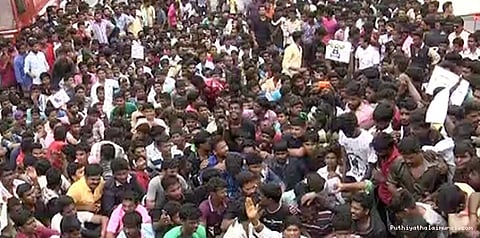 அலங்காநல்லூரில் ஜல்லிக்கட்டு ஆதரவு பேரணி: போலீசார் தடியடி