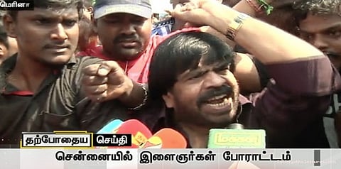 மாணவர்களுடன் இணைந்த டி.ராஜேந்தர், மயில்சாமி