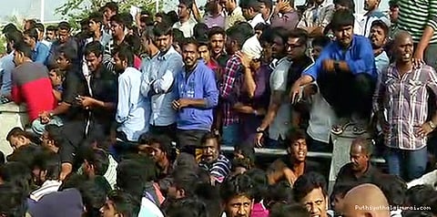 மெரினாவில் 3 கோரிக்கைகளை முன் வைத்து தொடர் போராட்டம்