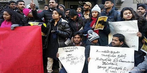 கடல் கடந்து லண்டனில் ஆர்ப்பாட்டம்!