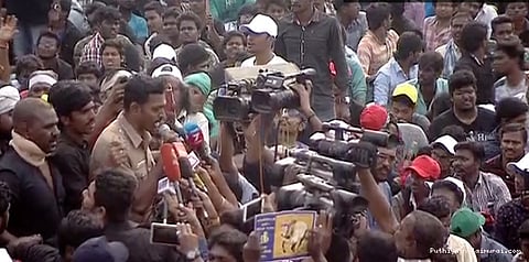 'முன் வச்ச கால பின் வைக்க மாட்டான் தமிழன்'.... ஜல்லிக்கட்டுக்கு ஆதரவாக காவலர் உரை