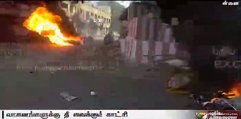 சென்னையில் மாநகர பேருந்து சேவைகள் நிறுத்தம்