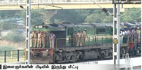 சிறைப்பிடிக்கப்பட்ட பயணிகள் ரயில் மீட்பு