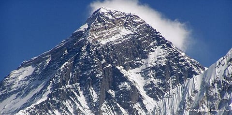 நேபாள நிலநடுக்கத்தால் எவரெஸ்ட் சிகரத்தின் உயரம் குறைந்ததா?