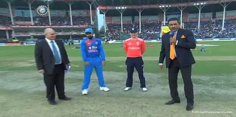 இங்கிலாந்து அணிக்கெதிரான முதல் டி20 போட்டி: இந்திய அணி பேட்டிங்