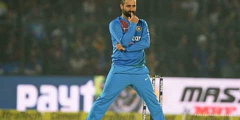 தேசிய கீதத்தை அவமதித்ததாக குற்றச்சாட்டு: முதல் போட்டியிலேயே சர்ச்சையில் சிக்கிய வீரர்