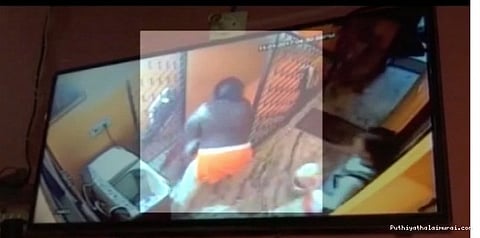 பெற்ற குழந்தையை மாடியில் இருந்து தூக்கி வீசிய தாய்..!