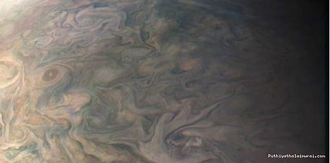 வியாழனில் வாயுக்கள் அடங்கிய செந்நிற புள்ளி..!