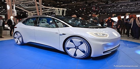 வீடியோ கேம் விளையாடுவது போல் நிஜக்காரை ஓட்டலாம்