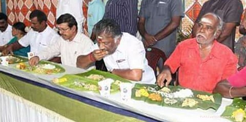 பொதுமக்களுடன் உணவருந்திய முதலமைச்சர் பன்னீர்செல்வம்
