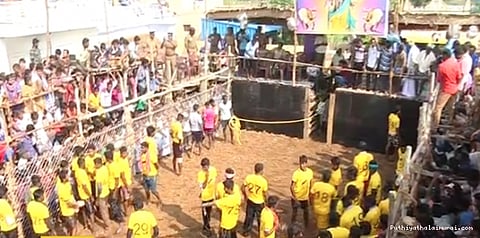 உலகம்பட்டியில் 8 ஆண்டுகளுக்கு பின் சீறிப்பாய்ந்த காளைகள்..!