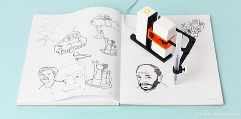 படம் வரையும் ரோபோ..!