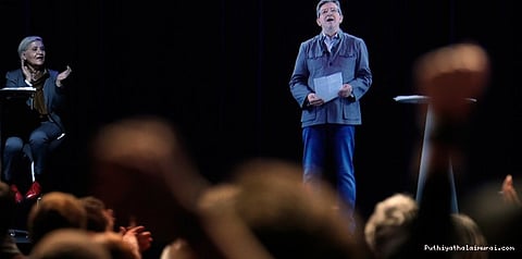 ஒரே நேரத்தில் இரு இடங்களில் பரப்புரை செய்த அரசியல் தலைவர்