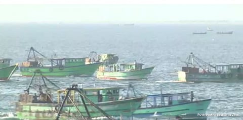 தமிழக மீனவர்கள் 10 பேர் சிறைபிடிப்பு