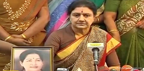 யாரையும் அடைத்து வைக்கவில்லை... சசிகலா