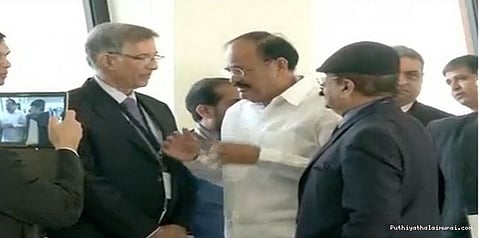 ஆளுநர் பாரபட்சமற்ற முறையில் செயல்படுகிறார்: வெங்கய்யா நாயுடு