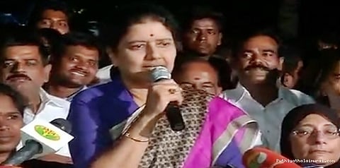 கூவத்தூரில் சசிகலா அவசர ஆலோசனை