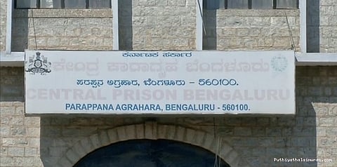 இங்கும் 144... அங்கும் 144