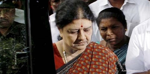 சசிகலா தேர்வு செல்லாது: தேர்தல் ஆணையரிடம் பன்னீர்செல்வம் அணி புகார்