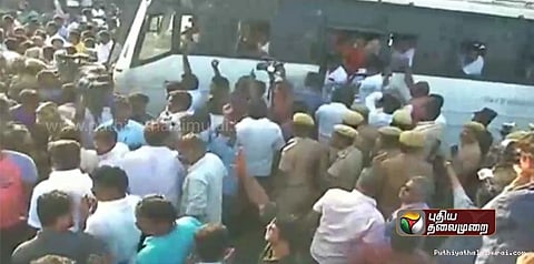 தமிழகம் முழுவதும் திமுக-வினர் சாலை மறியல்