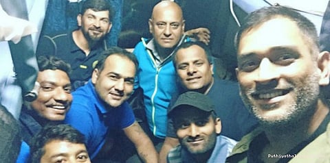 13 ஆண்டுகளுக்கு பிறகு ரயிலில் பயணித்த தோனி