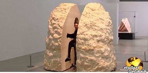 பாறையினுள் குடிபுகுந்த விநோத மனிதர்...