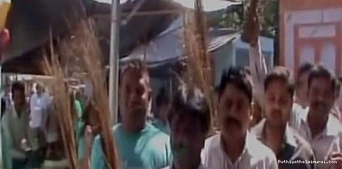 சிவன் கோயிலுக்கு துடைப்பம் காணிக்கை