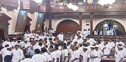 7 திமுக எம்எல்ஏக்களுக்கு நோட்டீஸ்