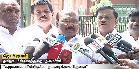 மீனவர்கள் மீது தாக்குதல் நிறுத்தப்பட வேண்டும்: சுஷ்மா சுவராஜிடம் ஜெயக்குமார் வலியுறுத்தல்