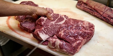 மாட்டிறைச்சி சமைத்த ஹோட்டல் ஊழியர்கள் கைது