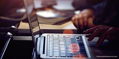 விமானங்களில் எலெக்ட்ரானிக் பொருட்கள் எடுத்துச் செல்ல தடை