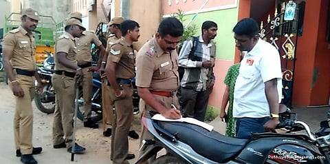 குழந்தையின் கழுத்தில் கத்தியை வைத்து 50 சவரன் கொள்ளை