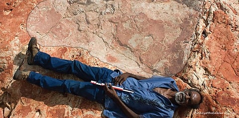 உலகின் மிகப்பெரிய டைனோசர் கால்தடம்