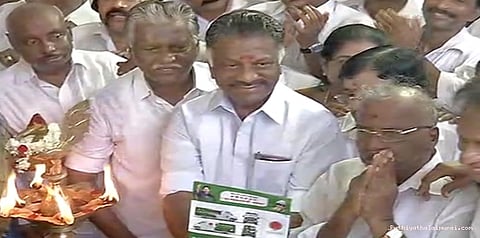 நடமாடும் எம்எல்ஏ அலுவலகம்; உலகத் தரத்தில் அரசு கல்லூரி: ஓபிஎஸ் அணியின் தேர்தல் அறிக்கை