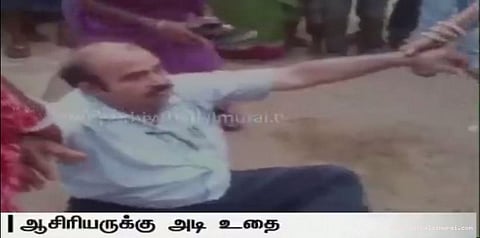 பாலியல் தொல்லை: ஆசிரியருக்கு அடி உதை
