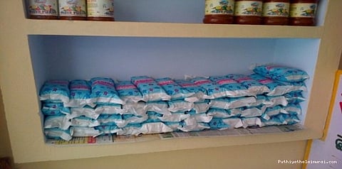 சானிடரி நாப்கினுக்கு வரி விலக்கு: மேனகா காந்தி கோரிக்கை