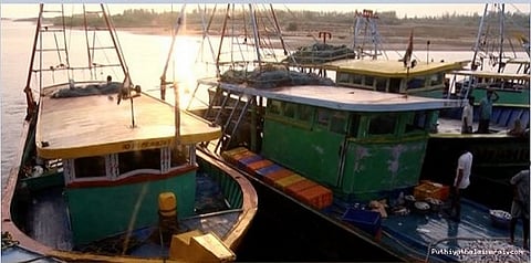 பொய் வழக்குப் போடுவதா? மீனவர்கள் காலவரையற்ற வேலைநிறுத்தம்