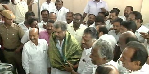 வாசனை சந்தித்தார் ஓபிஎஸ்