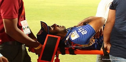 என்ன காயம்னு தெரியல: ஸ்ட்ரெச்சரில் ராயுடு