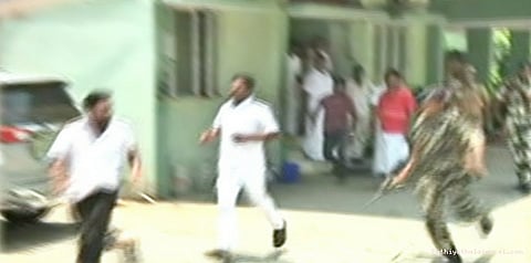 ஆவணங்களை வெளியே வீசிய அமைச்சர்கள்: வருமான வரித்துறை குற்றச்சாட்டு