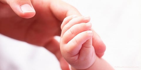 ஆண் குழந்தையை விற்க முயன்ற அம்மா கைது