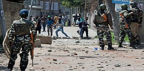 காஷ்மீர் இடைத்தேர்தலில் வன்முறை: 6.5% வாக்குகளே பதிவு