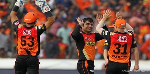 ரஷீத் மேஜிக், வார்னர் சாதனை: ஹைதராபாத்துக்கு அசத்தல் வெற்றி